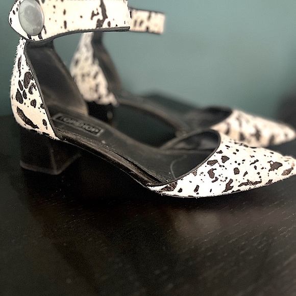 Topshop Low Heel with Ankle Strap - Picture 2 of 3